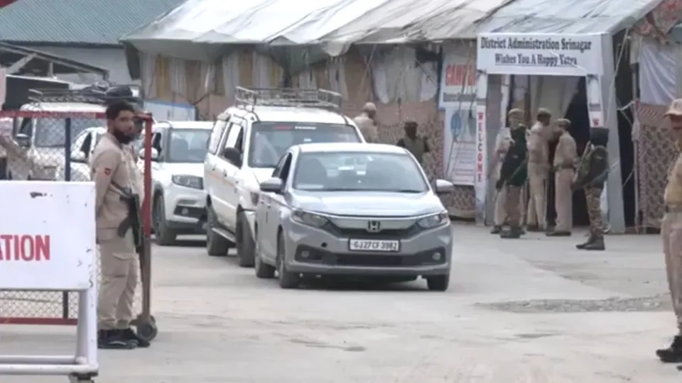 Amid heightened security, another batch of pilgrims to leave for Baltal & Pahalgam for Amarnath Yatra from Pantha Chowk base camp in Srinagar