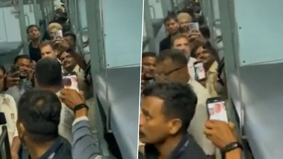 Rahul Gandhi boards train for Raipur.jpg
