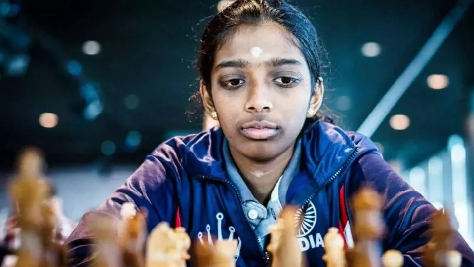 r vaishali chess.jpg
