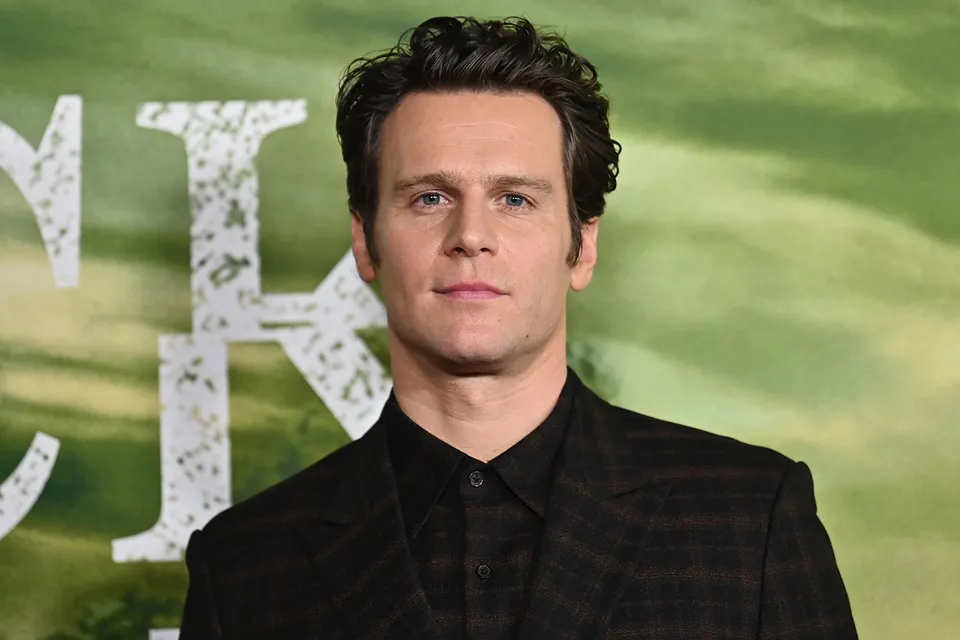 Jonathan Groff.jpg