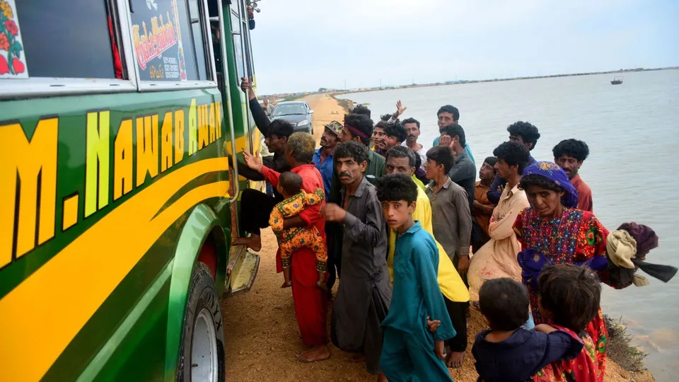 Cyclone evacuation Pakistan.jpg