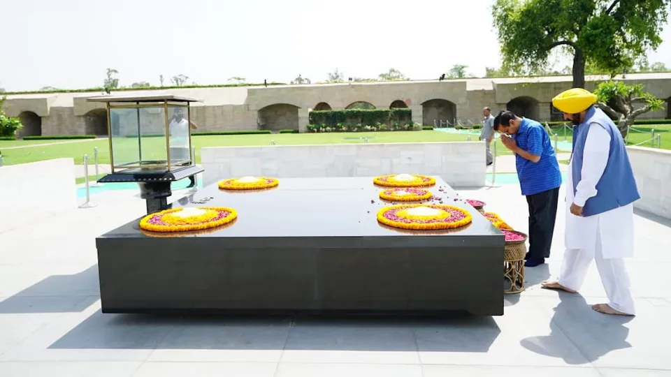 Arvind Kejriwal and Bhagwant Mann at Rajghat