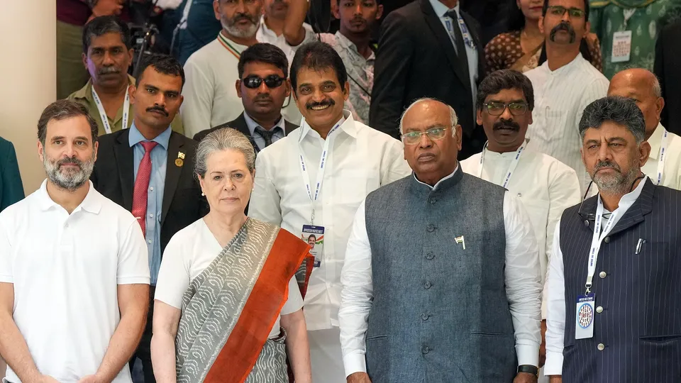 Congress President Mallikarjun Kharge with party leaders Sonia Gandhi and Rahul Gandhi in Bengaluru