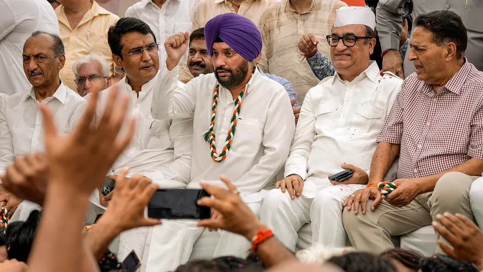 Newly appointed Delhi Pradesh Congress Committee (DPCC) President Arvinder Singh Lovely with party leaders Ajay Maken, Anil Chaudhary, Jai Prakash Agarwal, Subhash Chopra and others