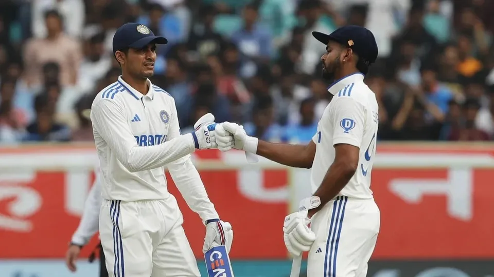 India's batters Shubman Gill and Shreyas Iyer run between the wickets during the third day of the second Test match between India and England