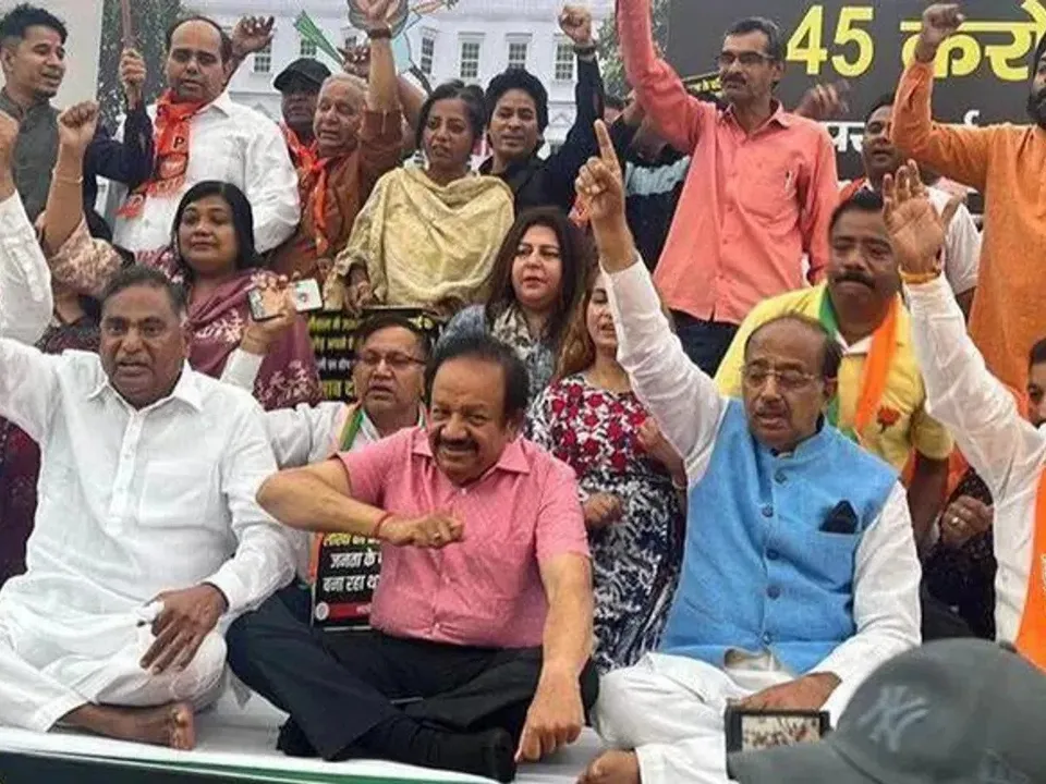 BJP workers protesting Renovation.jpg