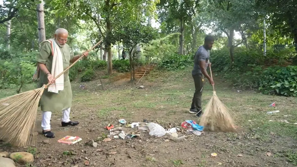 Prime Minister Narendra Modi with wrestler Ankit Baiyanpuriya participates in a cleanliness drive organised under the 'Swachchta Pakhwada: Swachchta hi Seva' campaign