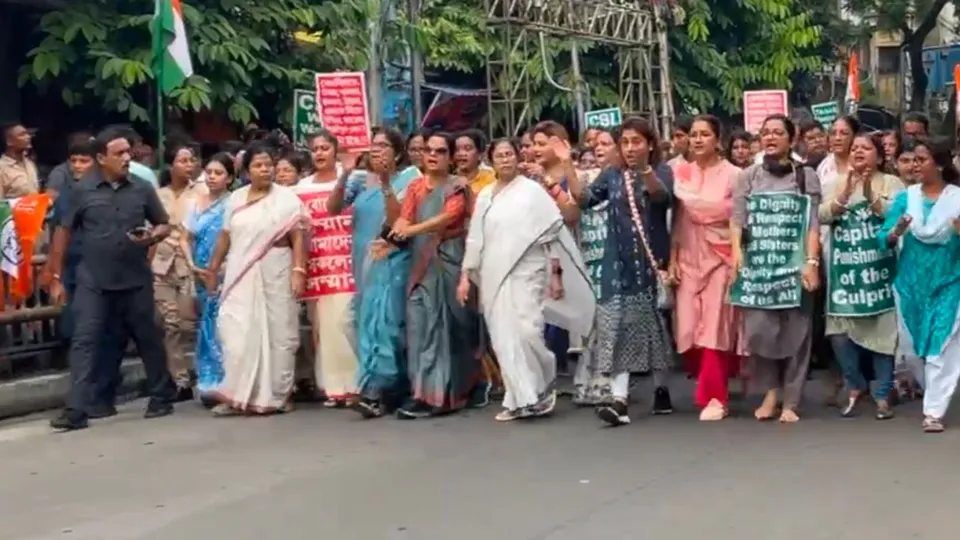 West Bengal Chief Minister Mamata Banerjee leads protest march in Kolkata