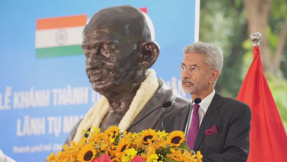 S Jaishankar Mahatma Gandhi.jpg