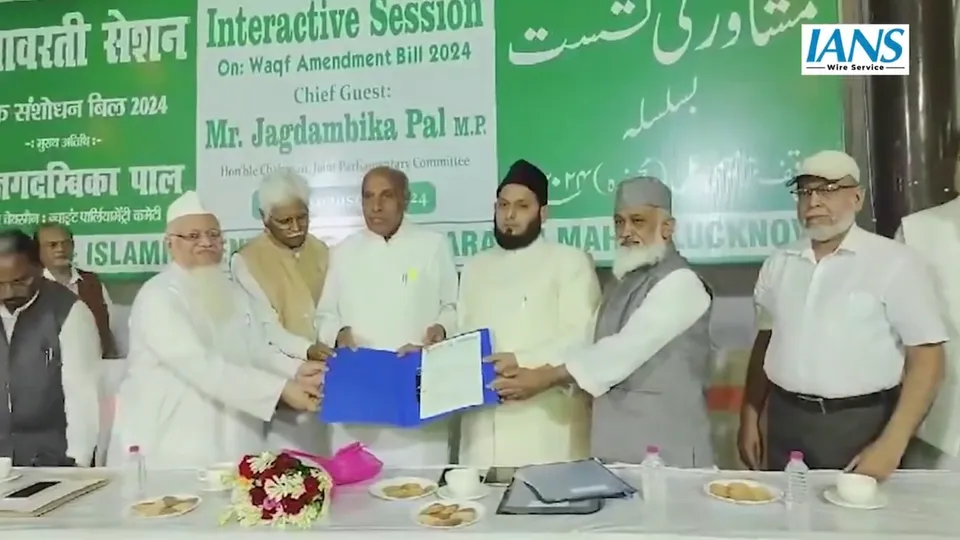 Jagdambika Pal visits Lucknow, meeting Muslim religious leaders and scholars, including Maulana Khalid Rasheed.