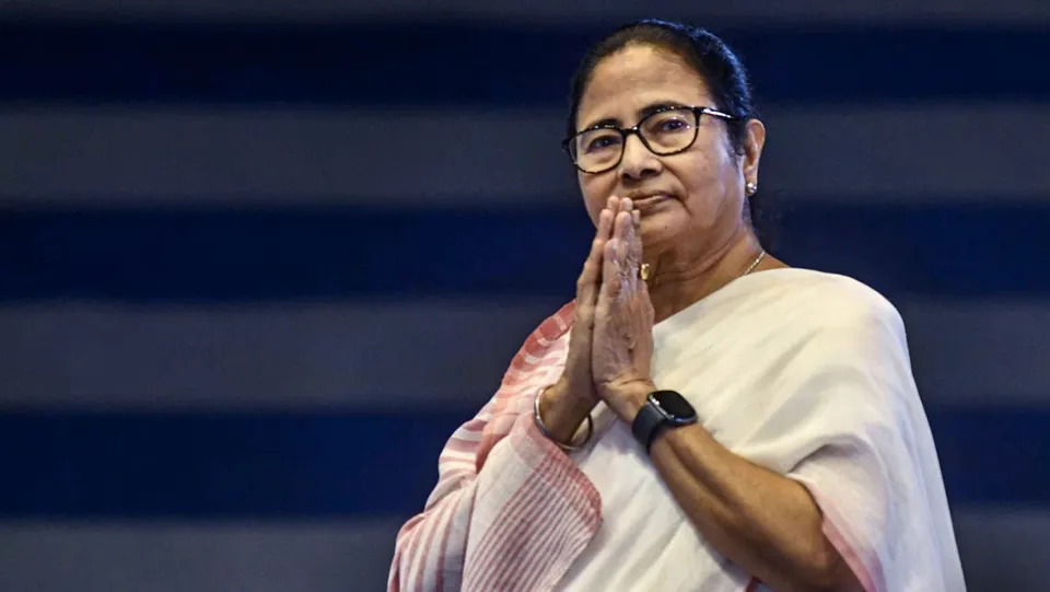 Mamata Banerjee Lulu Group.jpg