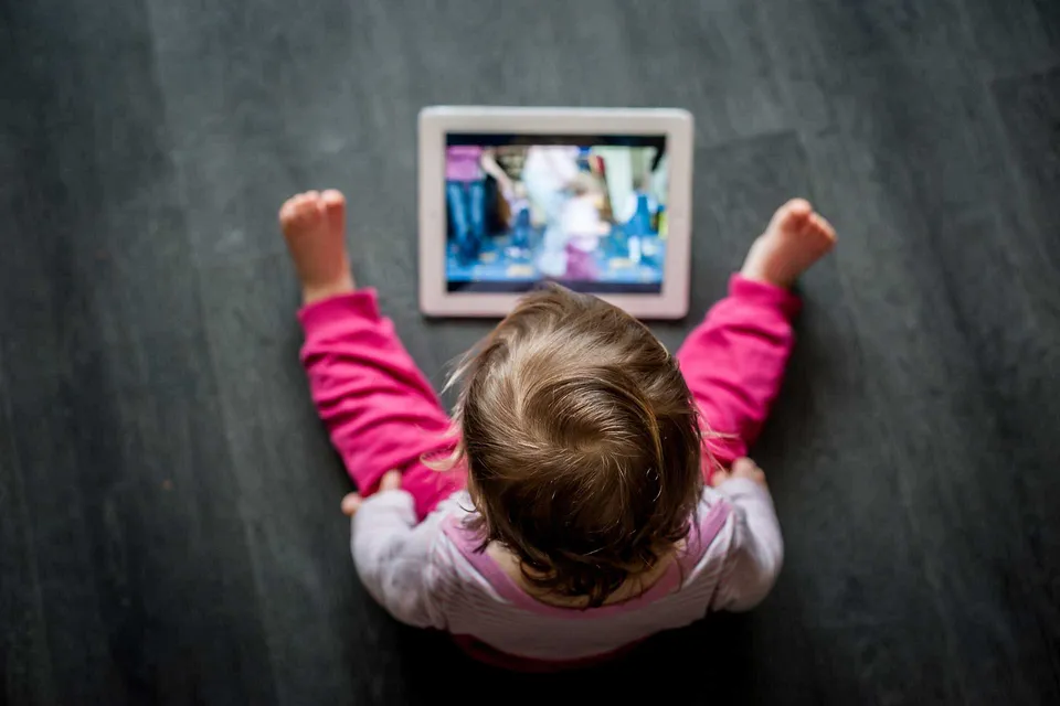 kids spending excessive screen time