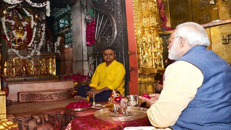 Ambaji temple Narendra Modi.jpg