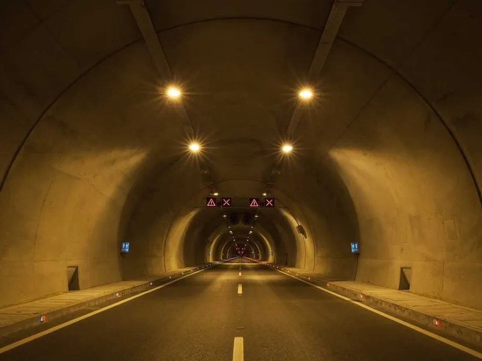 Banihal Qazigund tunnel.jpg
