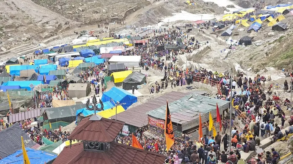 Devotees arrive at the Amarnath Temple to offer prayers during the annual ‘Amarnath Yatra’.