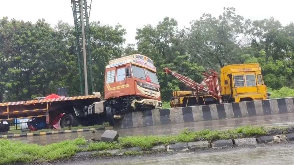 boulder crashes thane.jpg