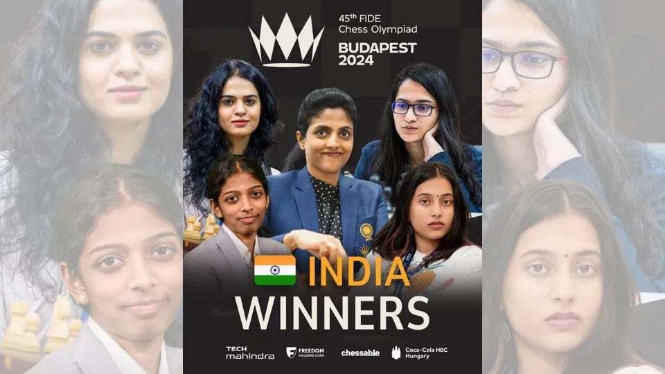 Women Squad: Harika Dronavalli, Vaishali Rameshbabu, Divya Deshmukh, Vantika Agrawal, Tania Sachdev and Abhijit Kunte (Captain)