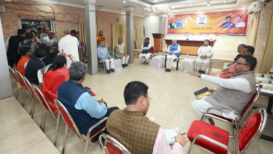 Union Home Minister Amit Shah with West Bengal BJP leaders during a meeting, in Kolkata