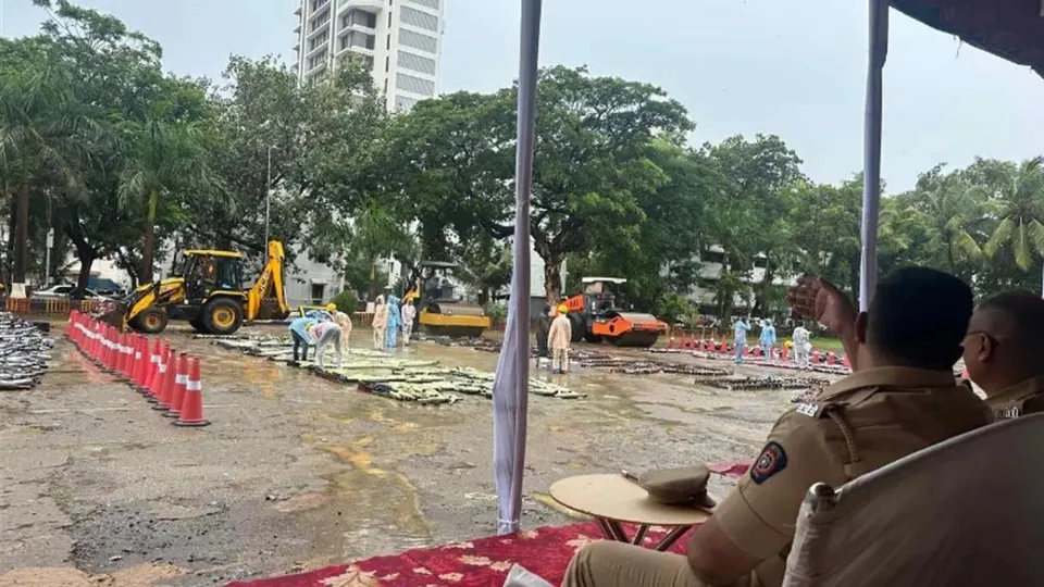 In a special drive against the vehicles with pressure horns and modified silencers conducted from 21st May to 11th June 2024, Mumbai Traffic Police had seized 8268 pressure horns & 2005 modified silencers from across the city