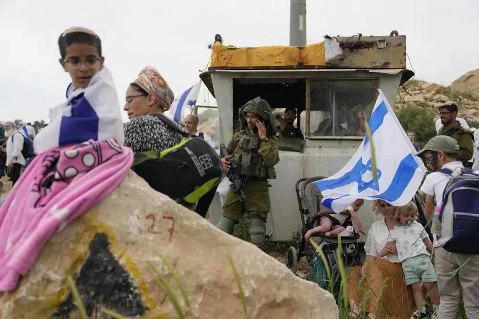 Israelis SCHOOL west  bank.jpg