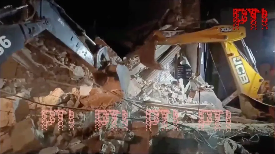Satna building collapse