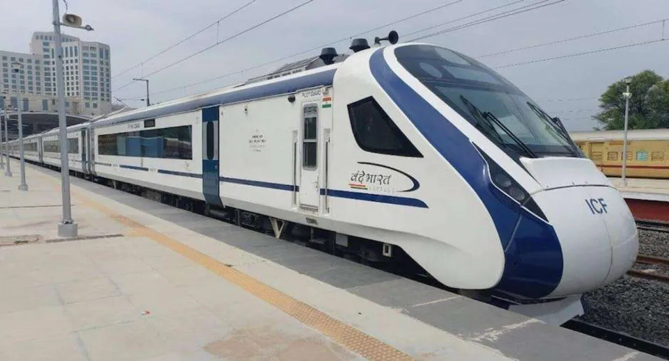 Vande Bharat Express Solapur-Mumbai.jpg