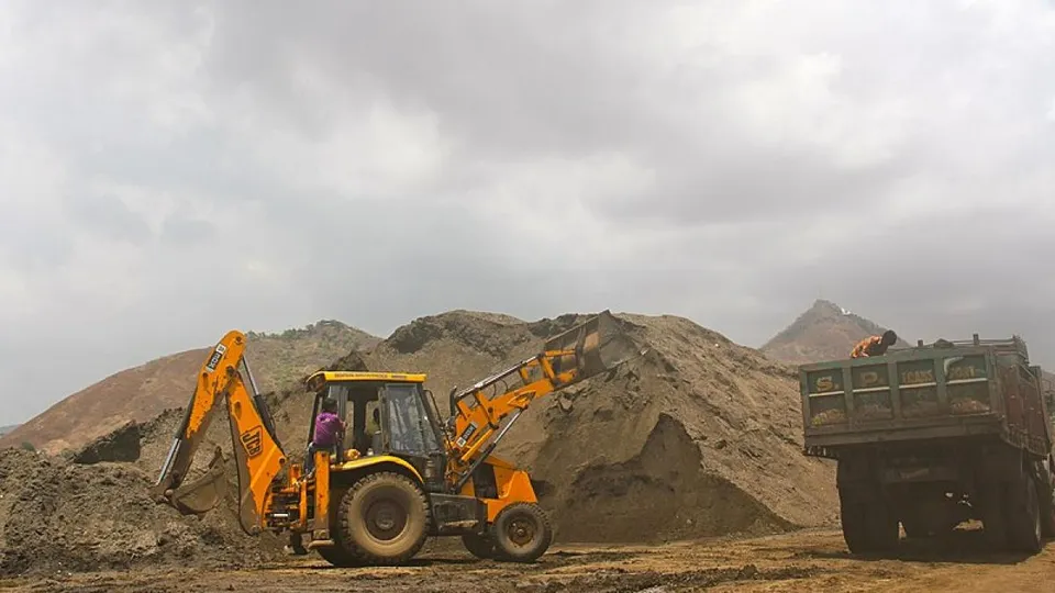 sand minning.jpg