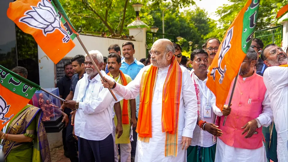 Home Minister Amit Shah flags off the BJP's 'Parivartan Yatra', in Sahibganj district, Friday, Sept. 20, 2024.