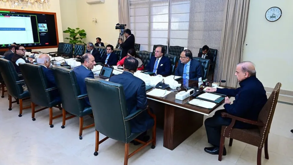 Prime Minister Muhammad Shehbaz Sharif (1R) chairs a meeting regarding Pakistan’s ‘Economic Roadmap for next 5 years’ in Islamabad on March 14, 2024