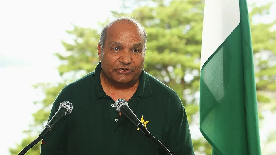 Intikhab Alam.jpg