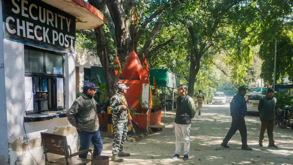 Security personnel during the Enforcement Directorate (ED)'s raid at the premises of Delhi Chief Minister Arvind Kejriwal's personal secretary, Bibhav Kumar