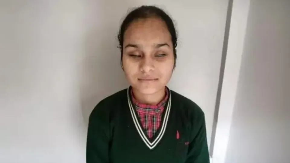 One of the visually impaired student