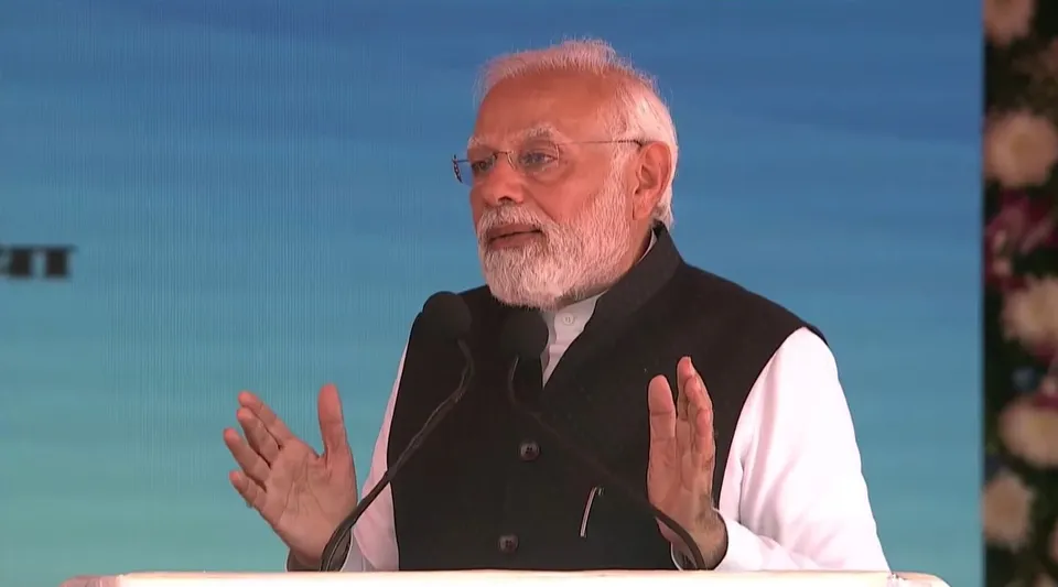 Narendra Modi Vande Bharat Mumbai