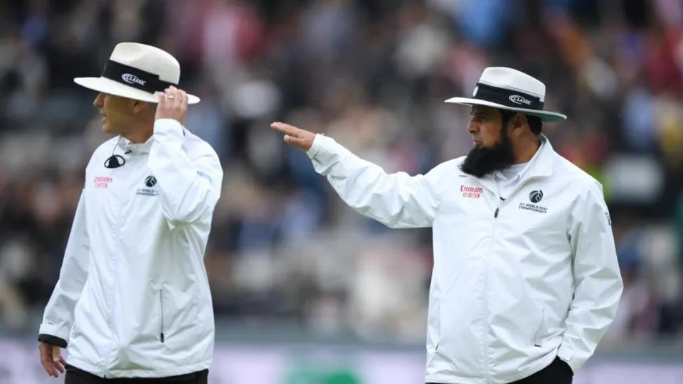 Umpires.jpg