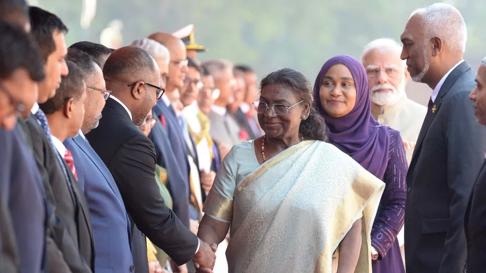 President Droupadi Murmu with Maldivian counterpart Mohamed Muizzu at Rashtrapati Bhavan, in New Delhi