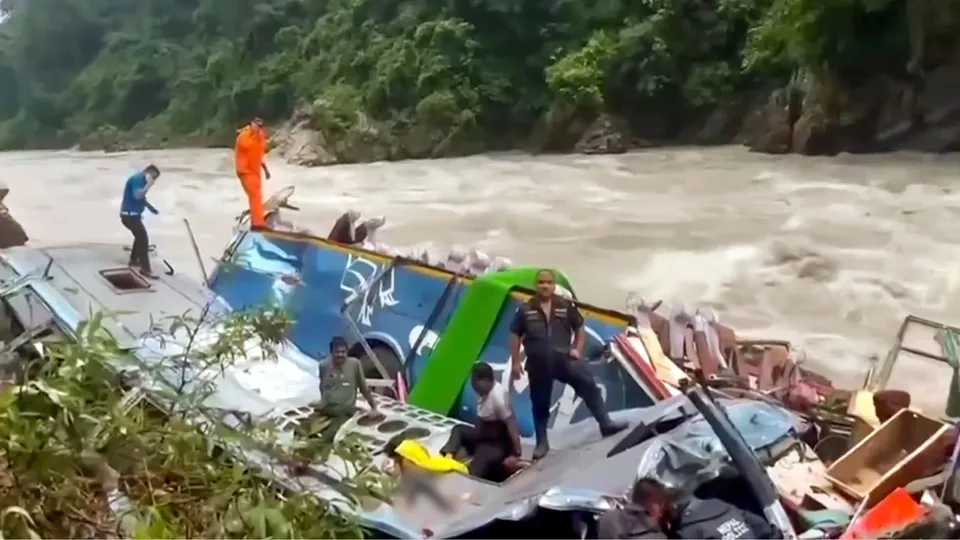 Rescue work underway after an Indian number plate bus with 40 passengers coming from Pokhara to Kathmandu fell into the Marsyangdi river at Tanahun, Abu Khaireni, Nepal, Friday, Aug. 23, 2024.