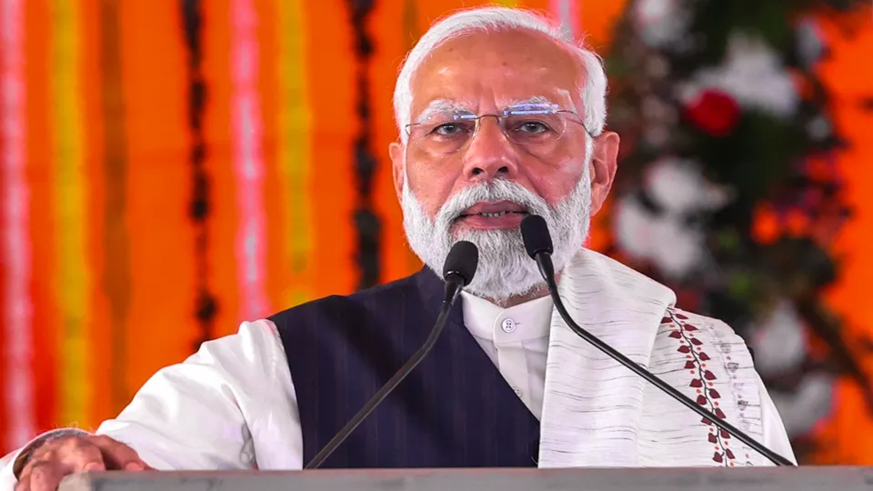 Prime Minister Narendra Modi addresses at the foundation stone laying and inauguration of multiple developmental projects, in Sindri, Dhanbad 