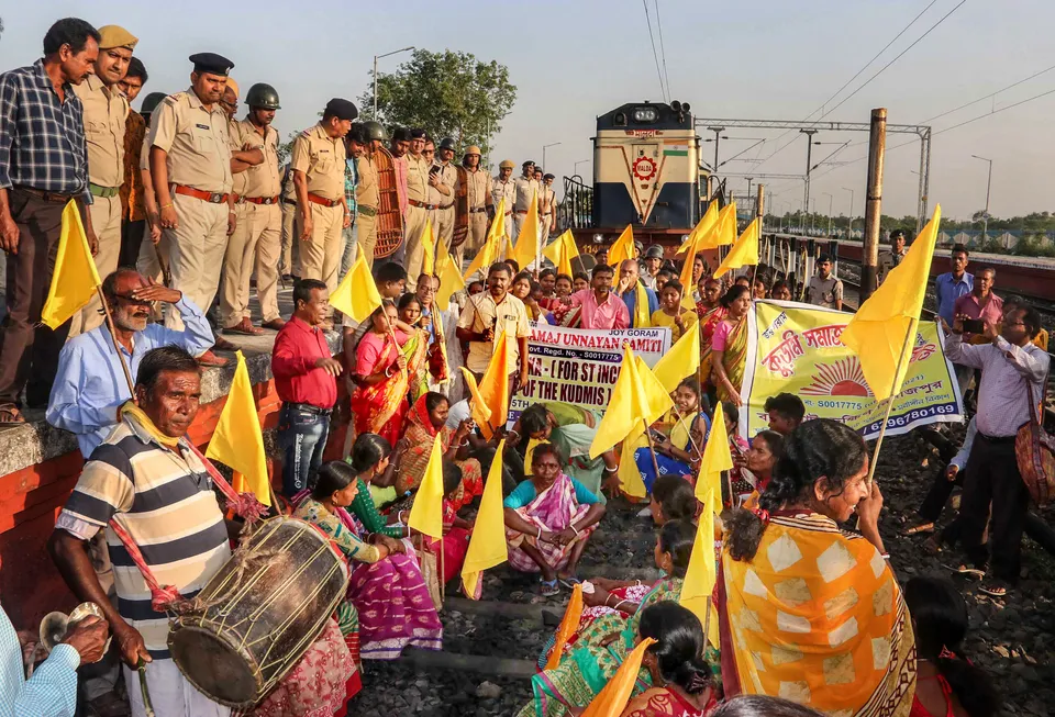 Kurmi Train blockade Bengal.jpg