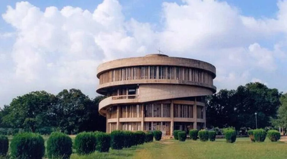 panjab university.jpg
