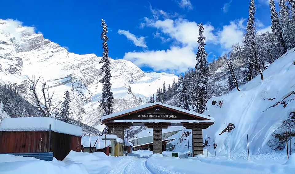 Snowfall in Rohtang Atal tunnel Himachal