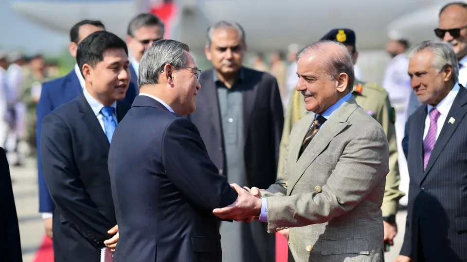 Chinese prime minister Li Qiang with Pakistan's Prime Minister Shehbaz Sharif in Islamabad