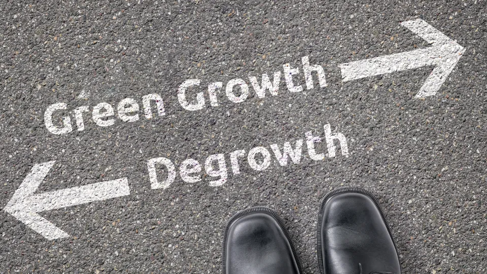  Degrowth Green growth.png