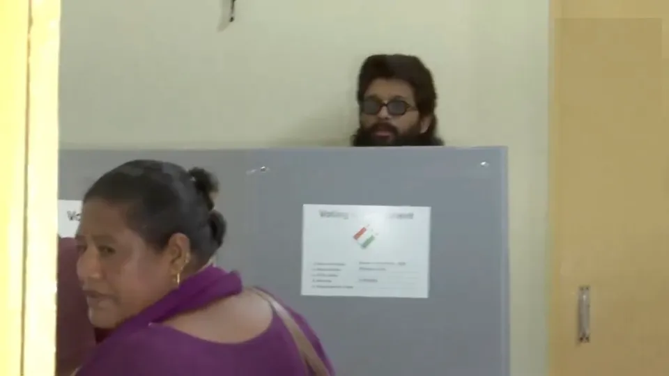 Allu Arjun casts his vote in Hyderabad