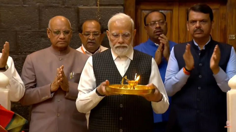 narendra modi saibaba samadhi.jpg