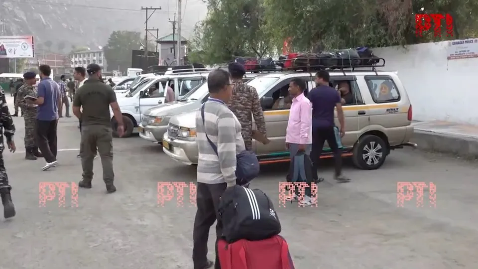 A fresh batch of pilgrims leaves from Srinagar's Pantha Chowk for the holy shrine.