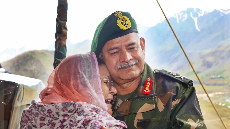 GOC Northern Command of Army Lt General Upendra Dwivedi consoles VeerMata of Kargil hero Udhayaman Singh