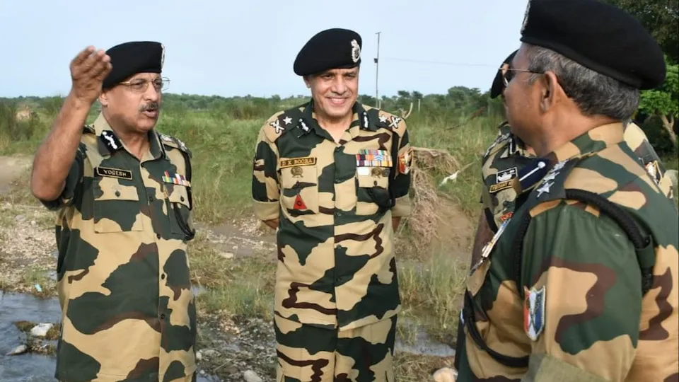 Y B Khurania IPS, Special Director General, SDG HQ BSF (WC), visited the border areas of #BSF Jammu to review the operational preparedness