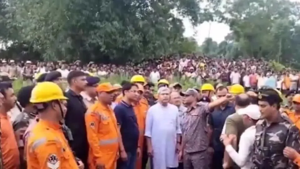 Ashwini Vaishnaw Visits Train Accident