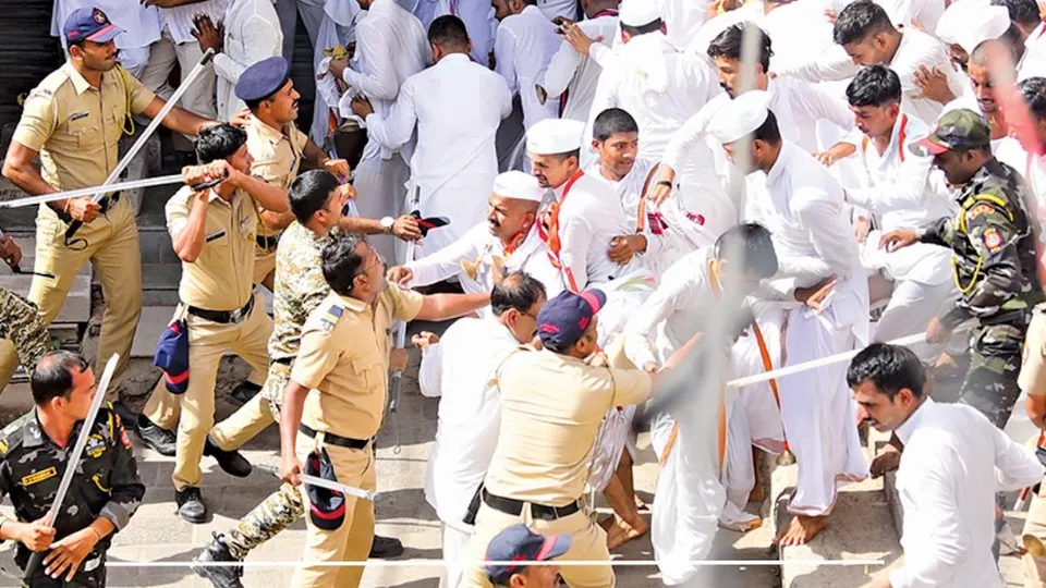 warkaris lathicharge