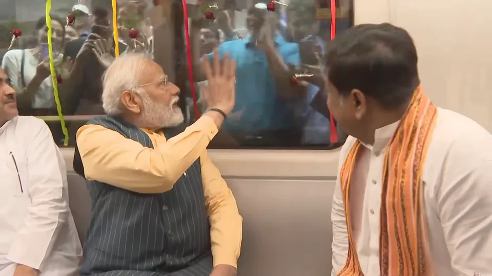 Modi in Kolkata underwater metro
